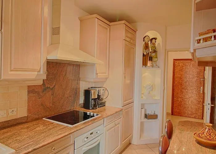 Les Horizons Sanguinaires Apartment *